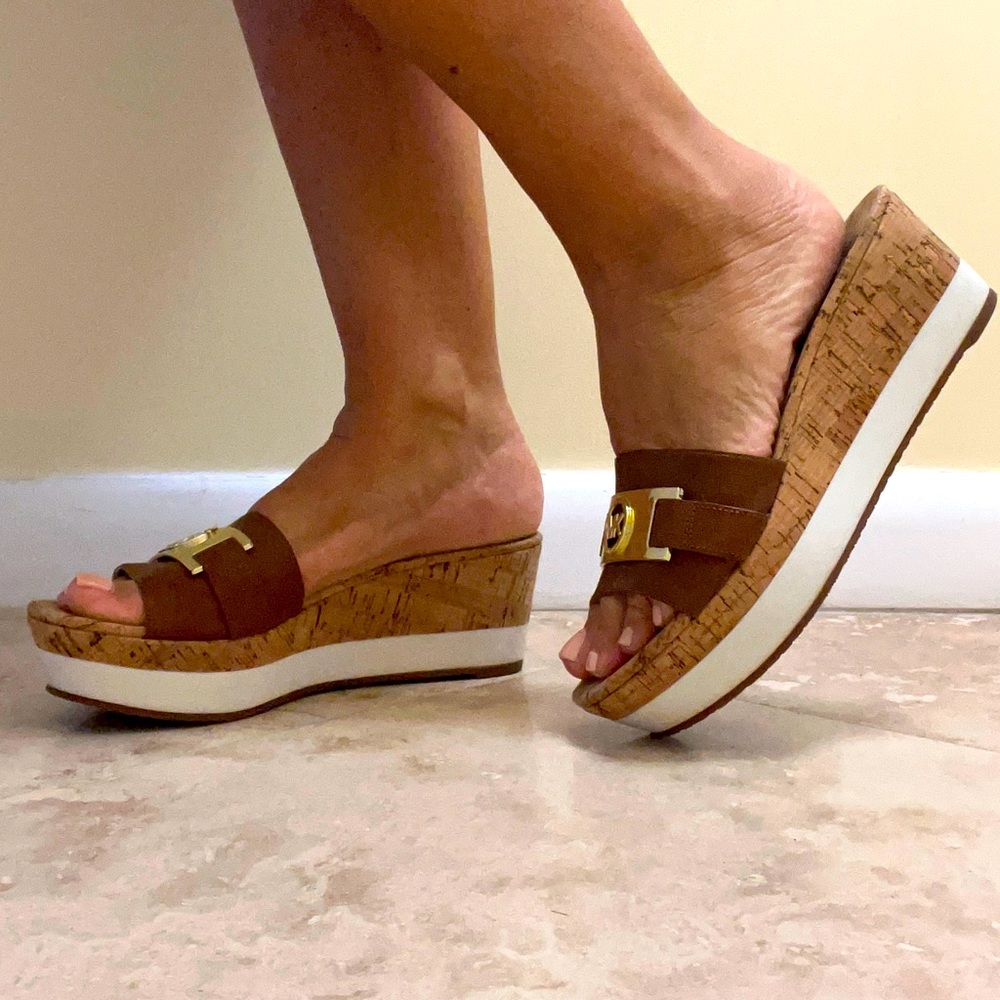 MICHAEL Michael Kors Warren Platform Wedge
Sandals 9.5 Brown leather